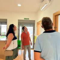 El Ayuntamiento de Monforte del Cid instala aire acondicionado en todas las aulas de la escuela infantil municipal.